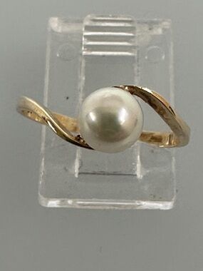 14k real solid Gold real Pearl  Ring